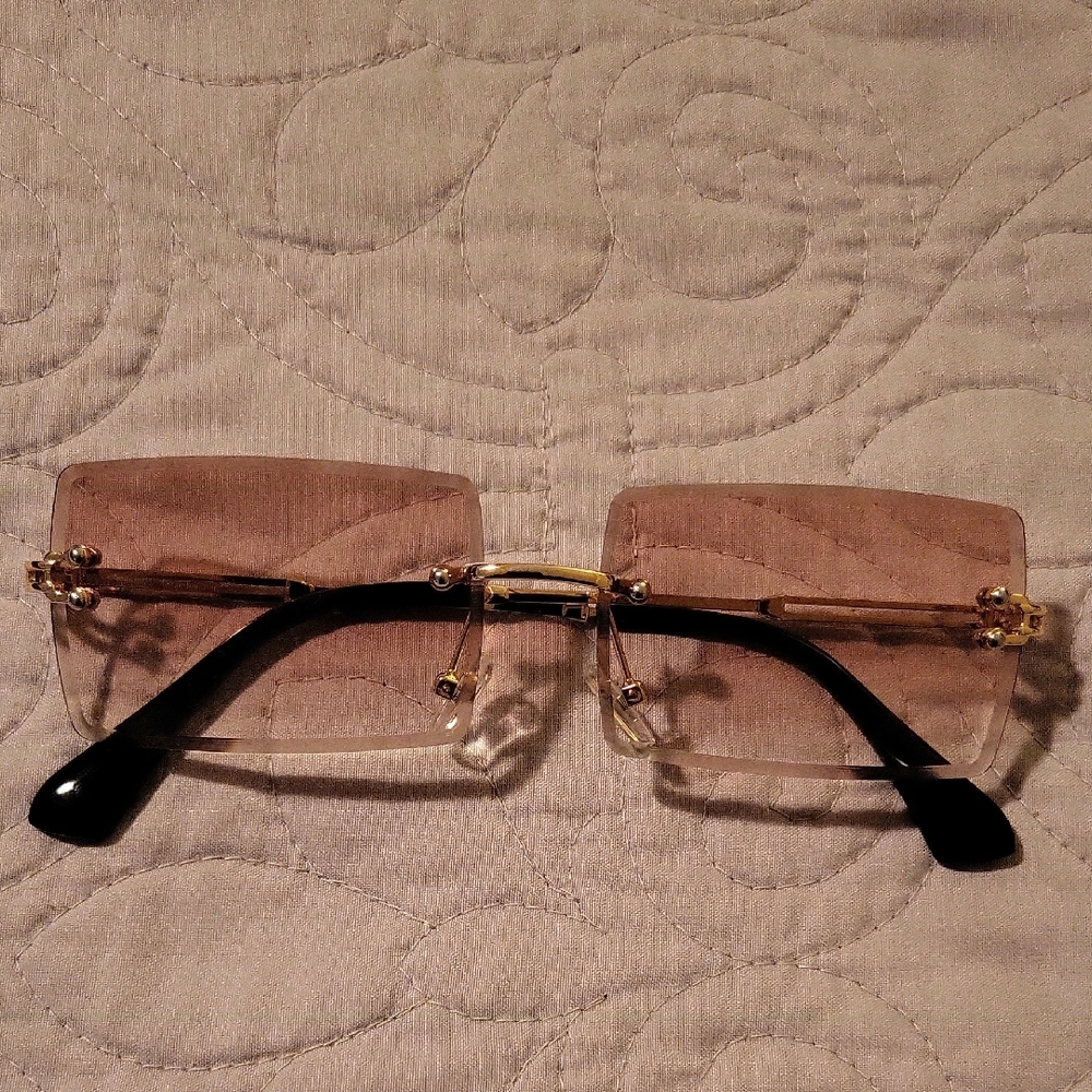 Elegant Gold and Black Sunglasses